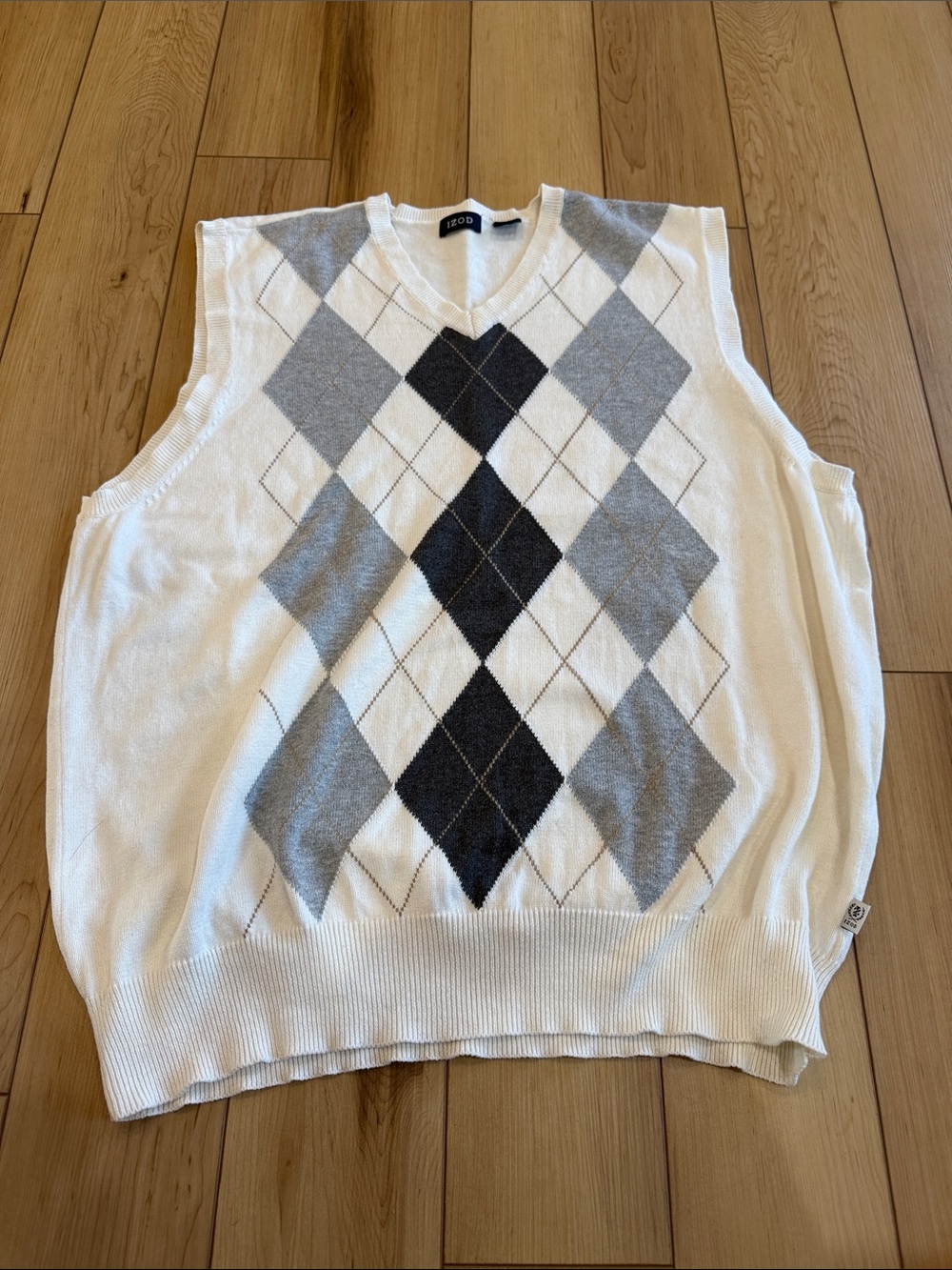 Izod White Argyle V-Neck Sweater Vest with Gray and Black Diamonds